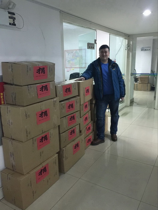 天山制藥團支部開展“愛心衣物”捐贈運動